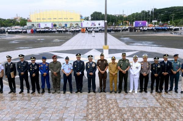 Pimpin Upacara Harhubnas Tingkat Sumut, Hassanudin Serahkan Penghargaan kepada ASN yang Berjasa di Bidang Transportasi